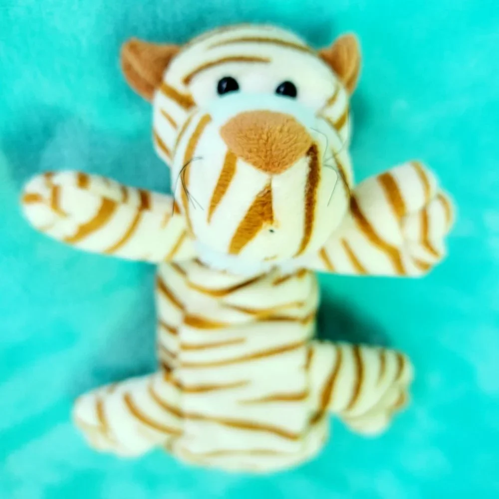 NEW adorable tiger design zippered pencil case